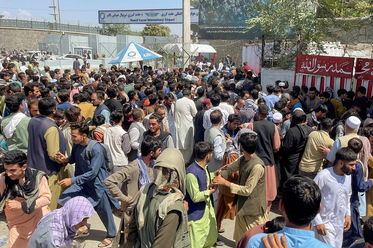 Afghanistan: People Suffering From Hunger and Thirst at Kabul Airport, Bottle of Water for Rs 3000