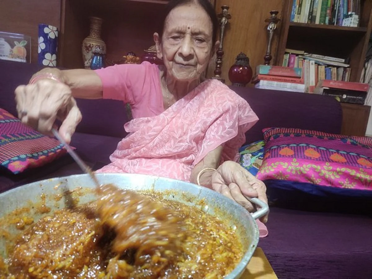 Octogenarian woman feeds the needy by selling pickle, after husband dies of COVID-19