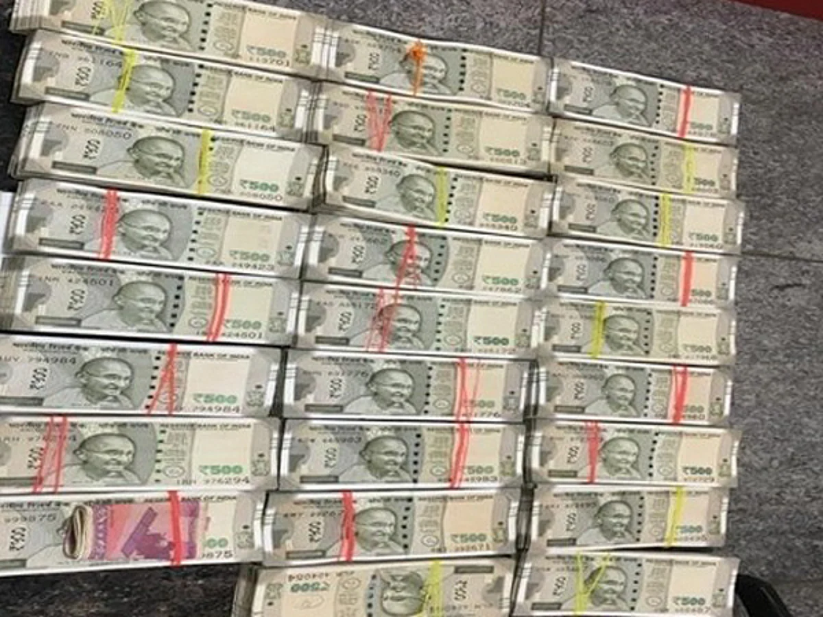 Customs officials seize Rs 13,37,000 from passenger at Kozhikode International Airport