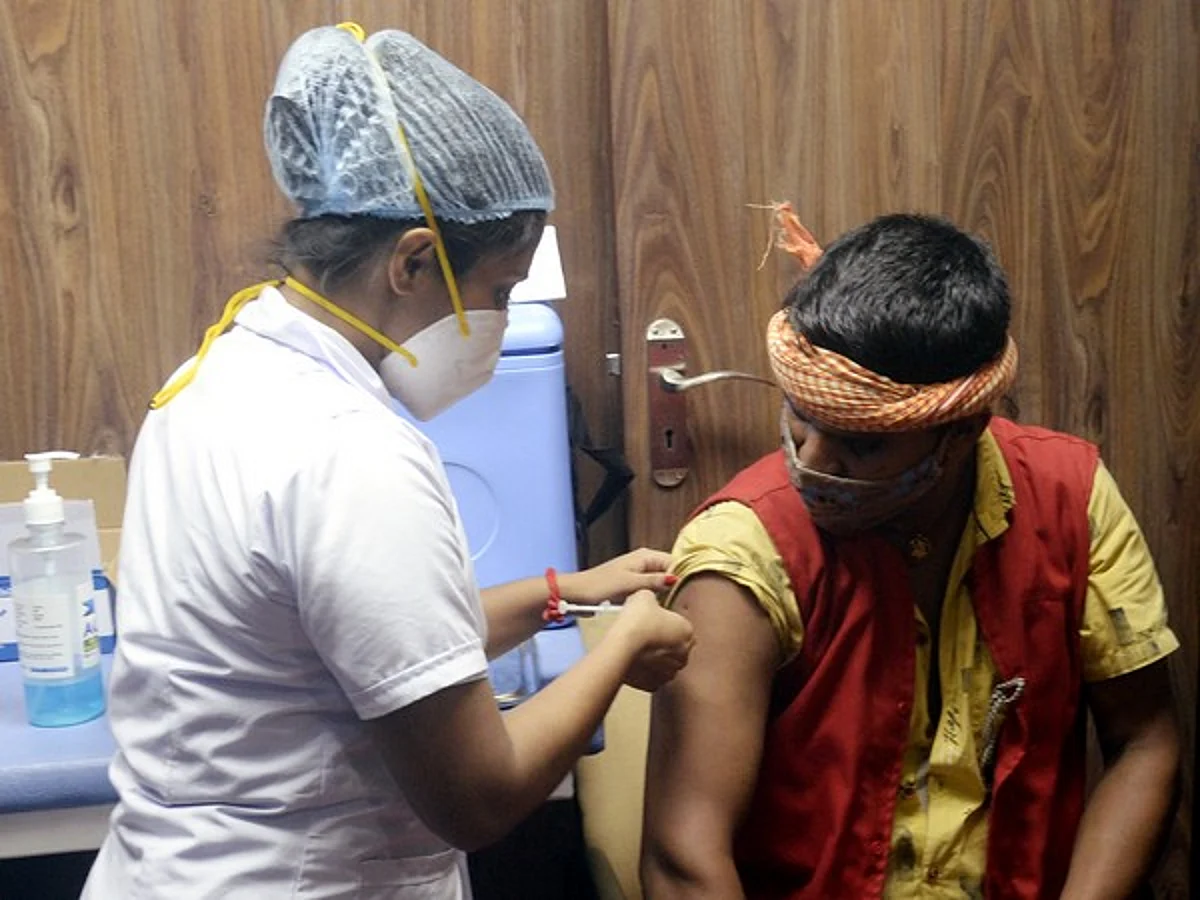 India reports 42,909 new COVID-19 infections, Kerala logs 29,836 cases