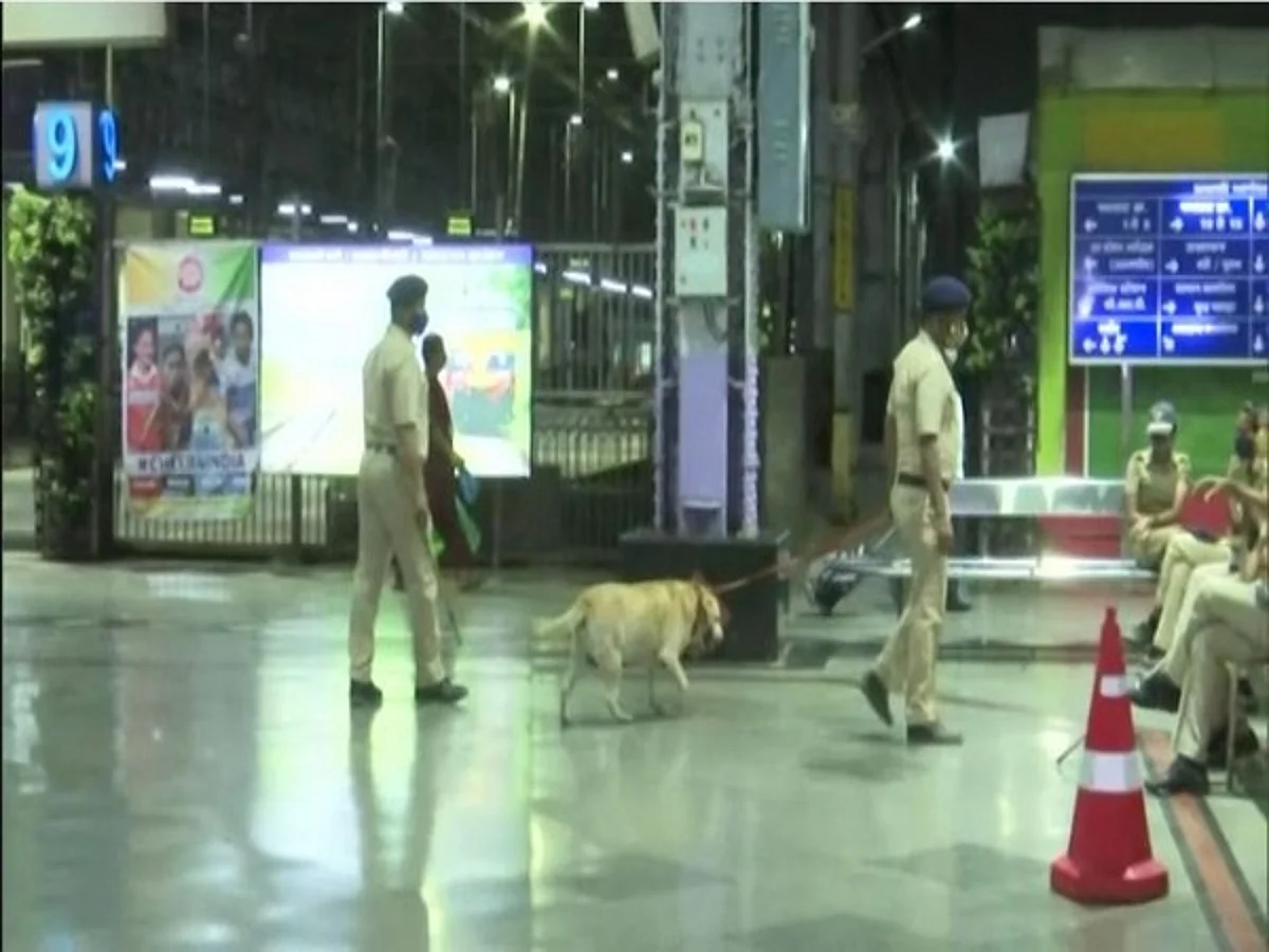 Mumbai: Two detained after bomb scare at 3 railway stations, Amitabh Bachchan’s residence