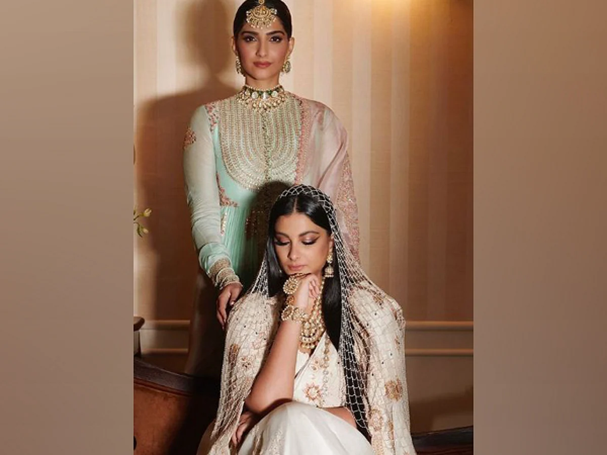 Sonam Kapoor drops beautiful picture with newly married sister Rhea Kapoor