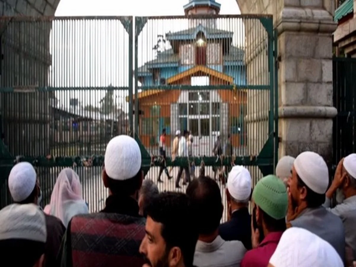 Devotees observe annual Urs of Sufi Syed Ali Aali ul Balkhi in J-K’s Budgam