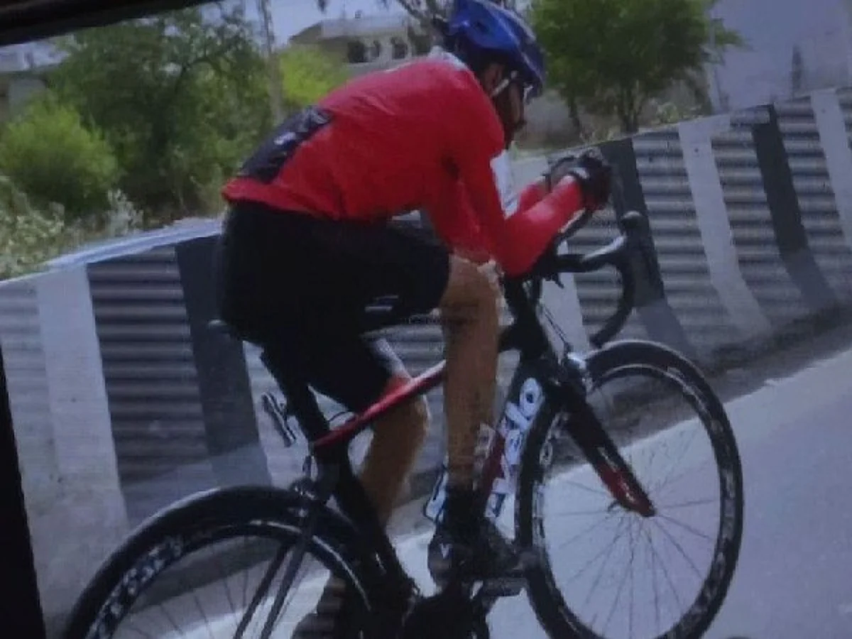 Kashmir youth makes world record by covering 3,600 kms in 8 days on cycle