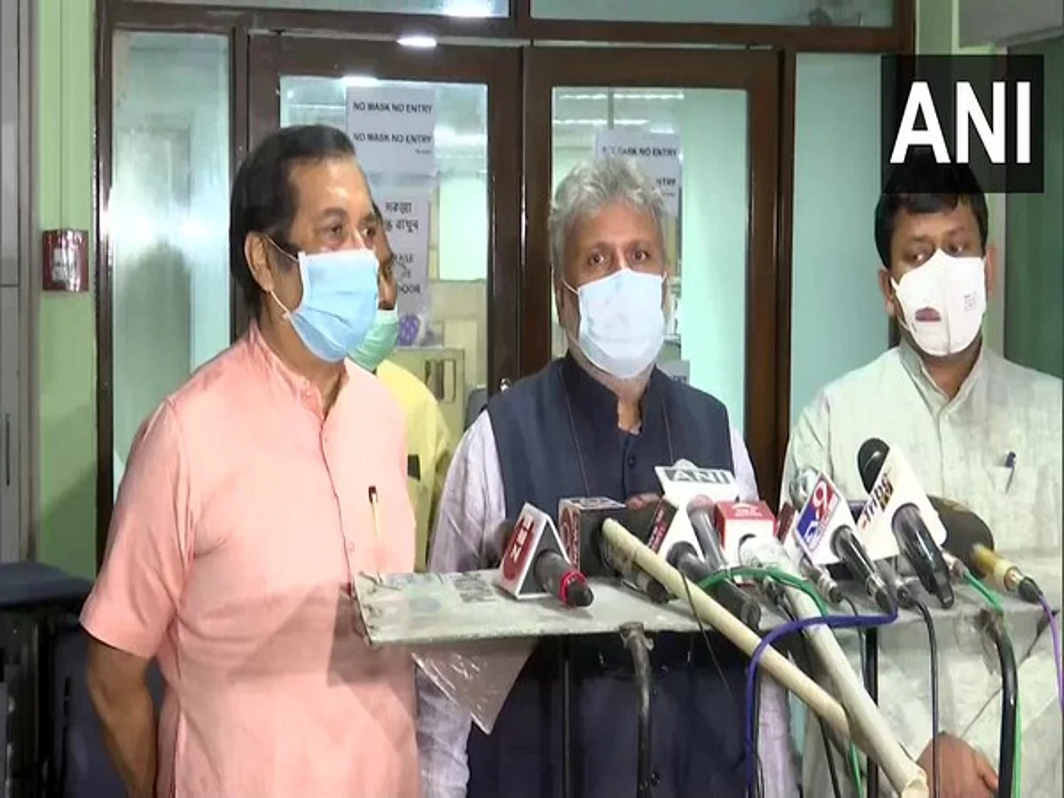 Bhabanipur by-polls: BJP urges EC to take action against Mamata Banerjee for violating model code