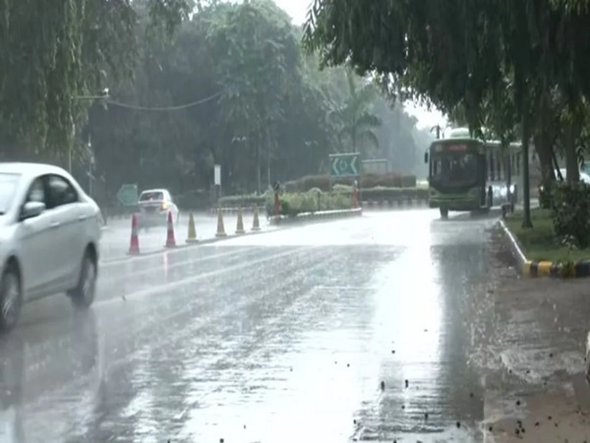 Rain hits in parts of Delhi