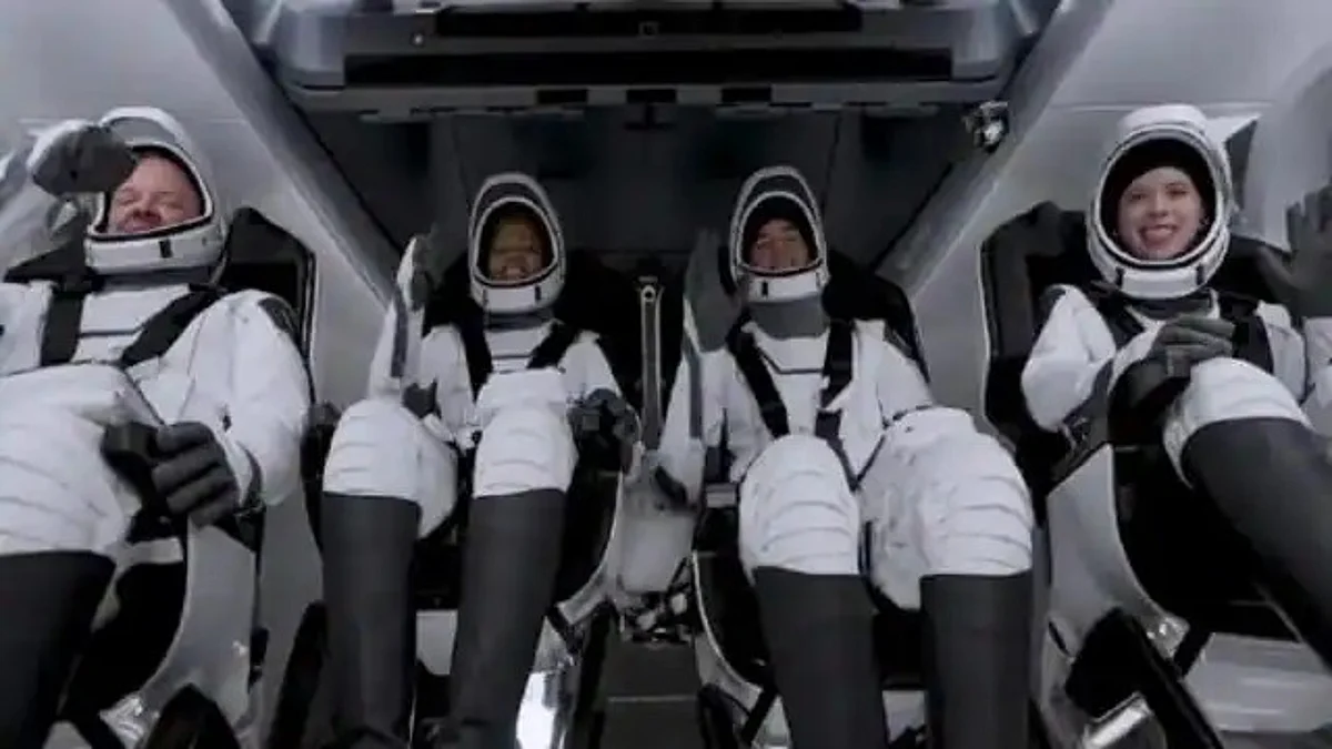 Elon Musk’s SpaceX created History: 4 Civilians went to Space to stay there for 3 days