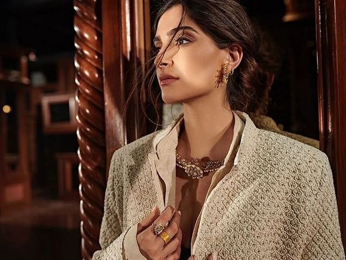 Sonam Kapoor remembers Neerja Bhanot on her birth anniversary