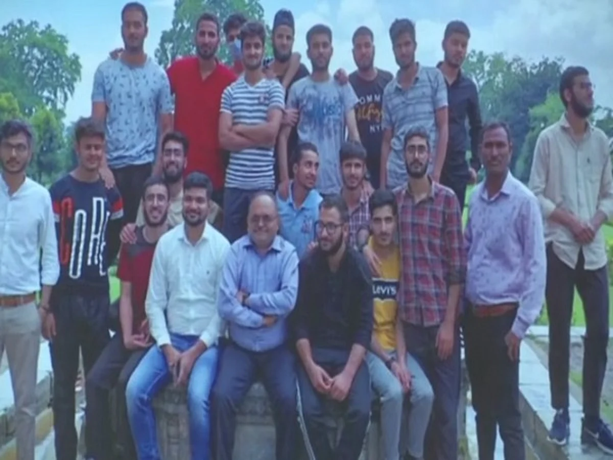 GOC Chinar Corps felicitates Super 30’s 68 students, plans to take at least 20 girls for next batch