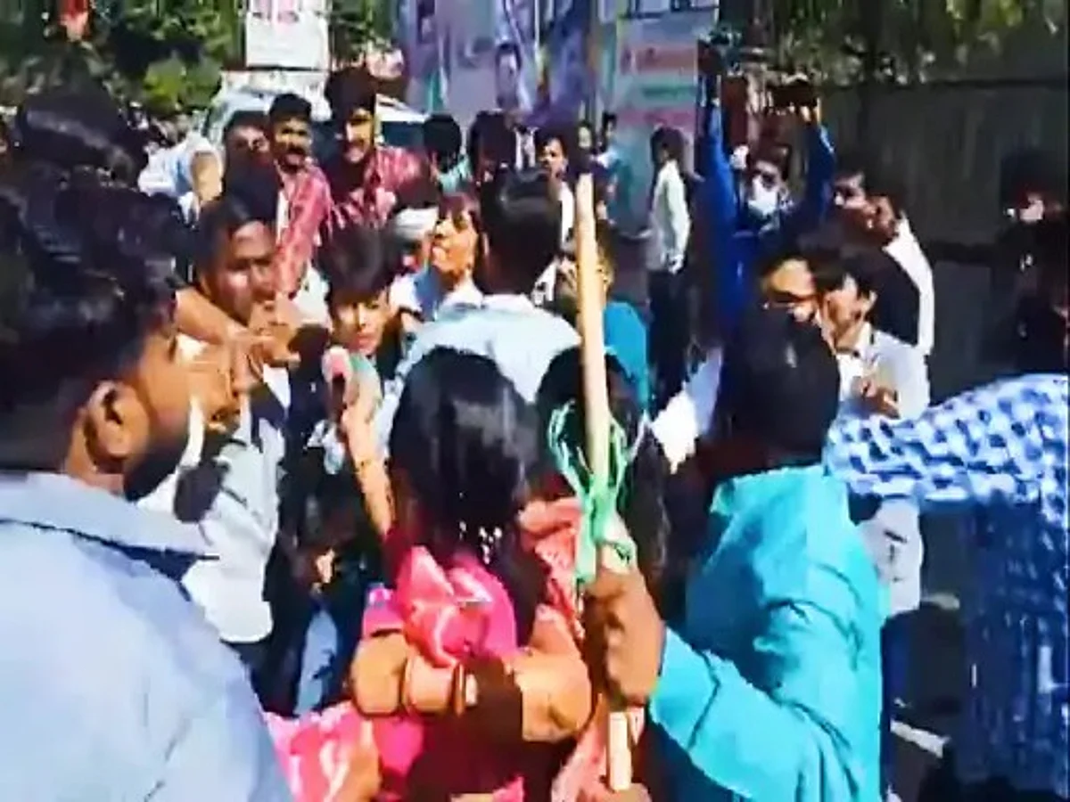 Jaipur: NSUI Workers Protest Turned into a Scuffle, Police Reached on the Spot