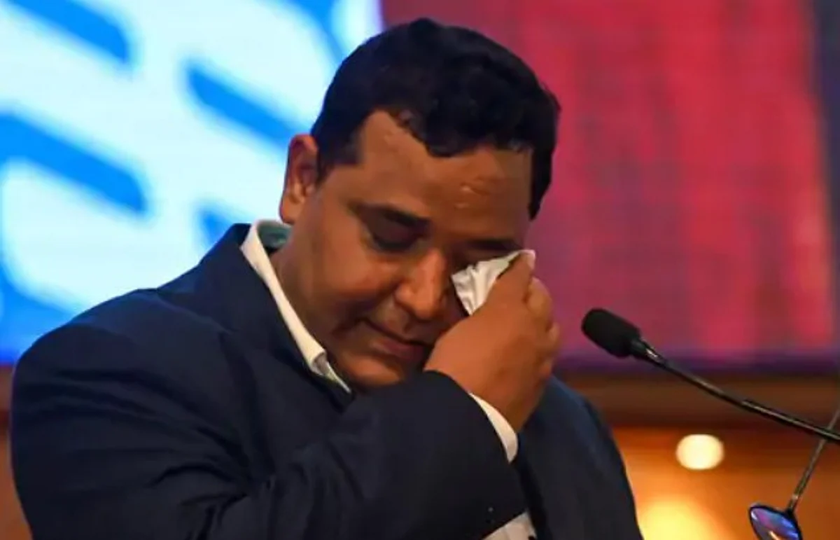 Paytm Founder Vijay Shekhar Sharma got Emotional during the Listing of the Stock