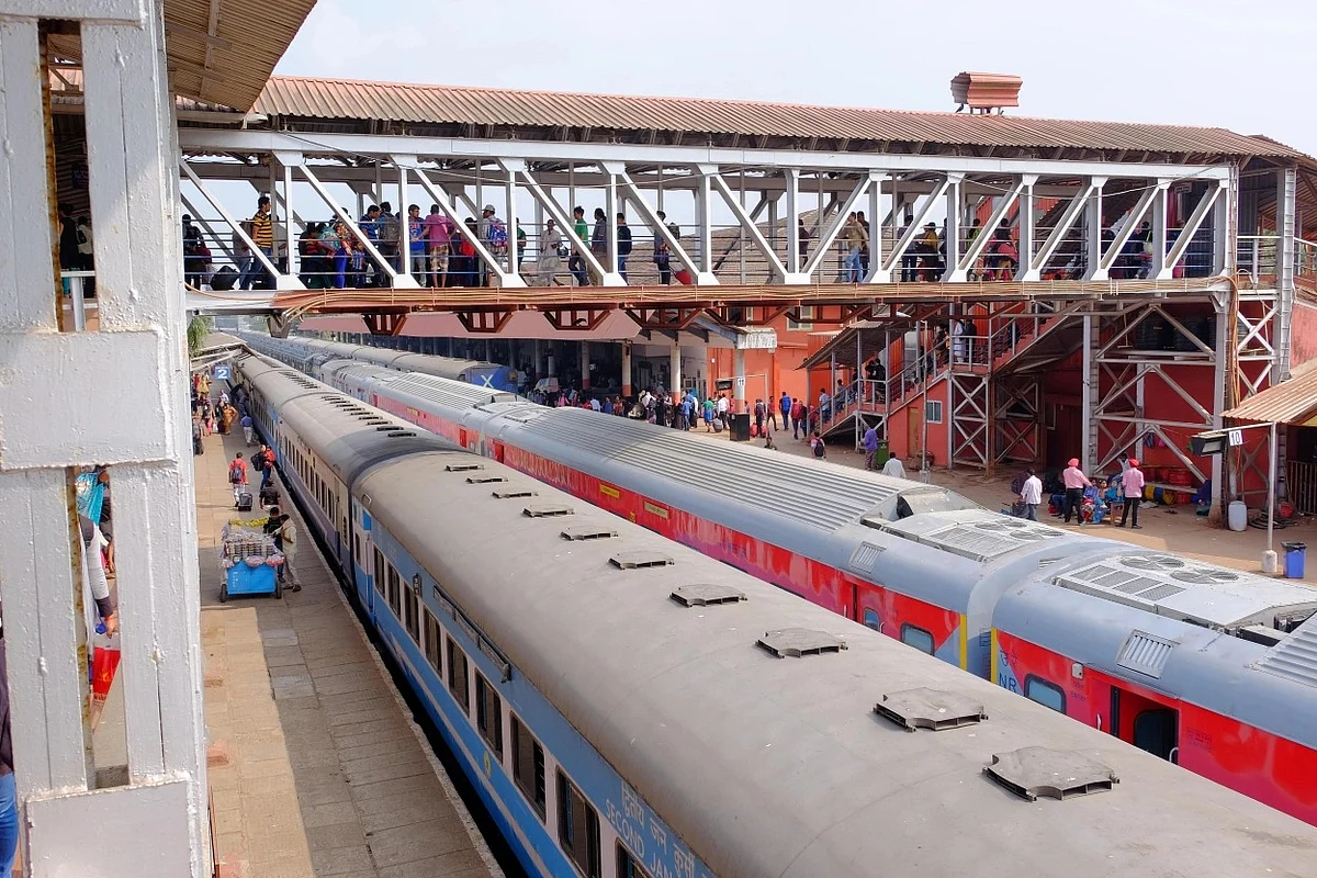 Indian Railways Reduced the Platform Ticket Price by 400% from today