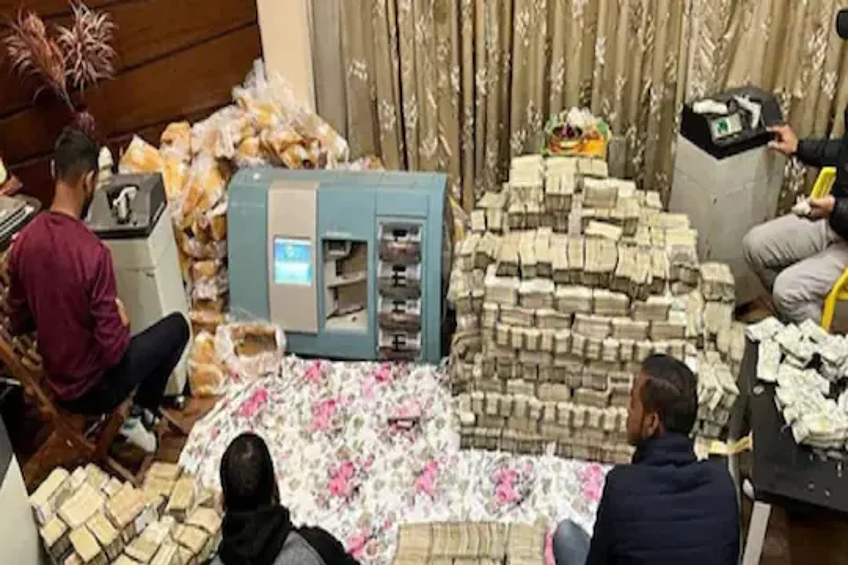 Kanpur IT Raid: छापेमारी में पीयूष जैन के घर से मिले अब तक 257 करोड़, अफसरों के भी उड़े होश, कहा- कभी नहीं देखा इतना कैश, काउंटिंग में 13 मशीनों से भी लगे 36 घंटे