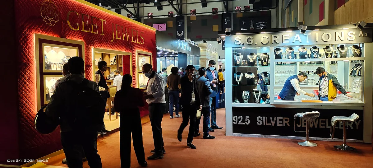 JJS-2021: एक साल बाद फिर से सजा बहुमूल्य
आभूषणों का संसार, 800 बूथ के साथ 4 दिन तक जुटेगें दुनियाभर के जूलरी डिजायनर और आर्टिस्ट्स