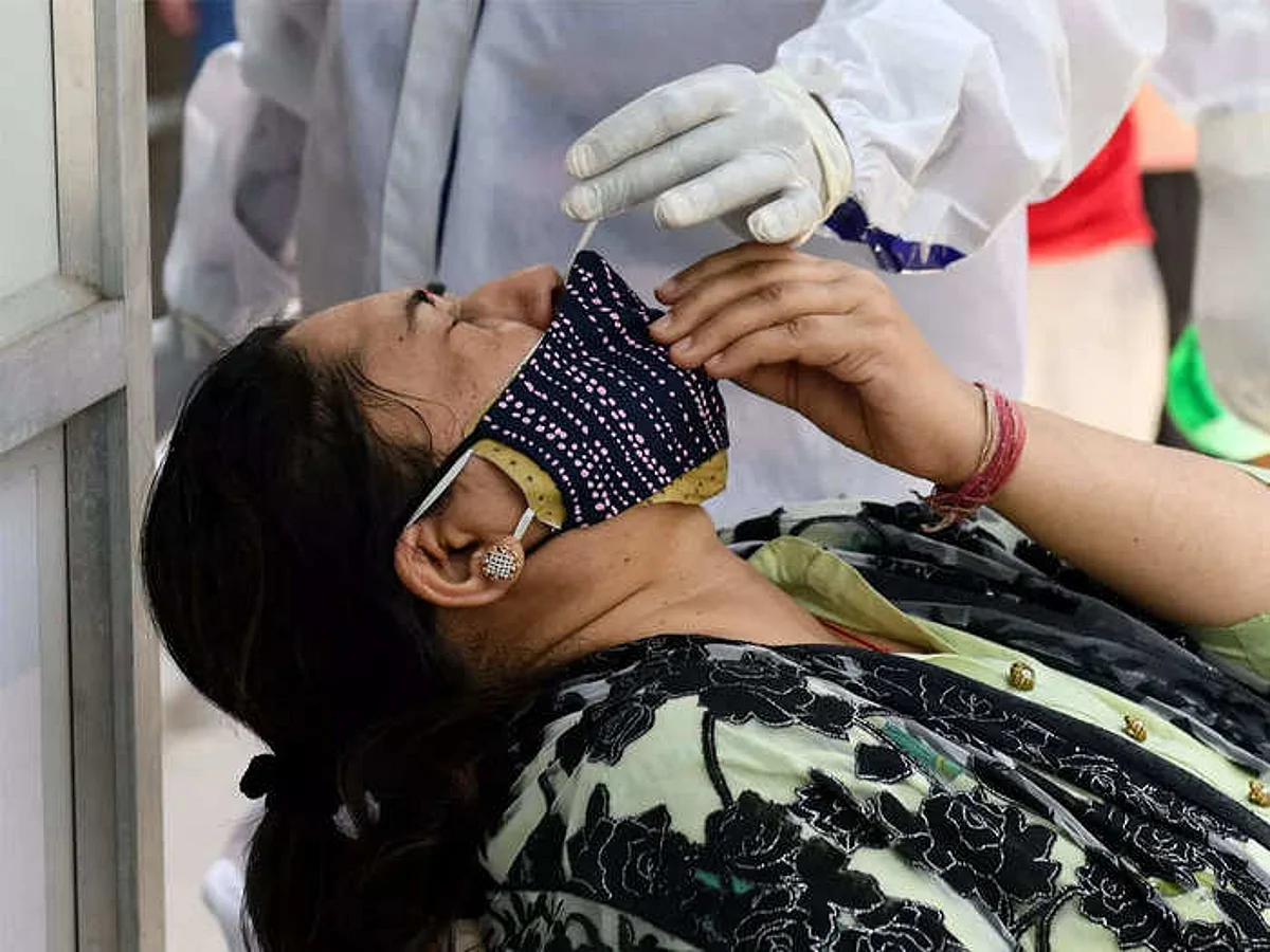 ओमीक्रॉन अलर्ट : हर दिन बढ़ रहे मामले, कई राज्यों में रात्रि कर्फ्यू, क्रिसमस व नए साल के जश्न पर लग सकती है पाबंदी