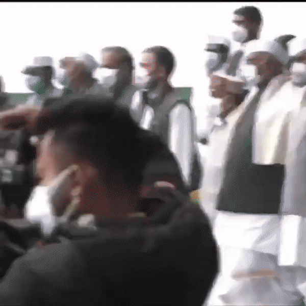 137वें स्थापना दिवस पर कांग्रेस का झंडा गिरा: सोनिया के पार्टी मुख्यालय में Flag Hoisting में डोर खींचते ही झंडा हाथ में आया