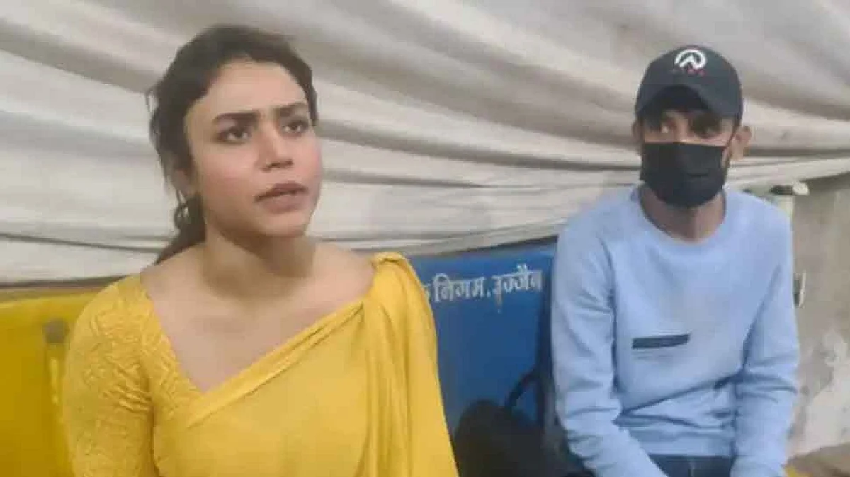 hindu gf with muslim bf cought in mahakaleshver temple with fake adhar card 