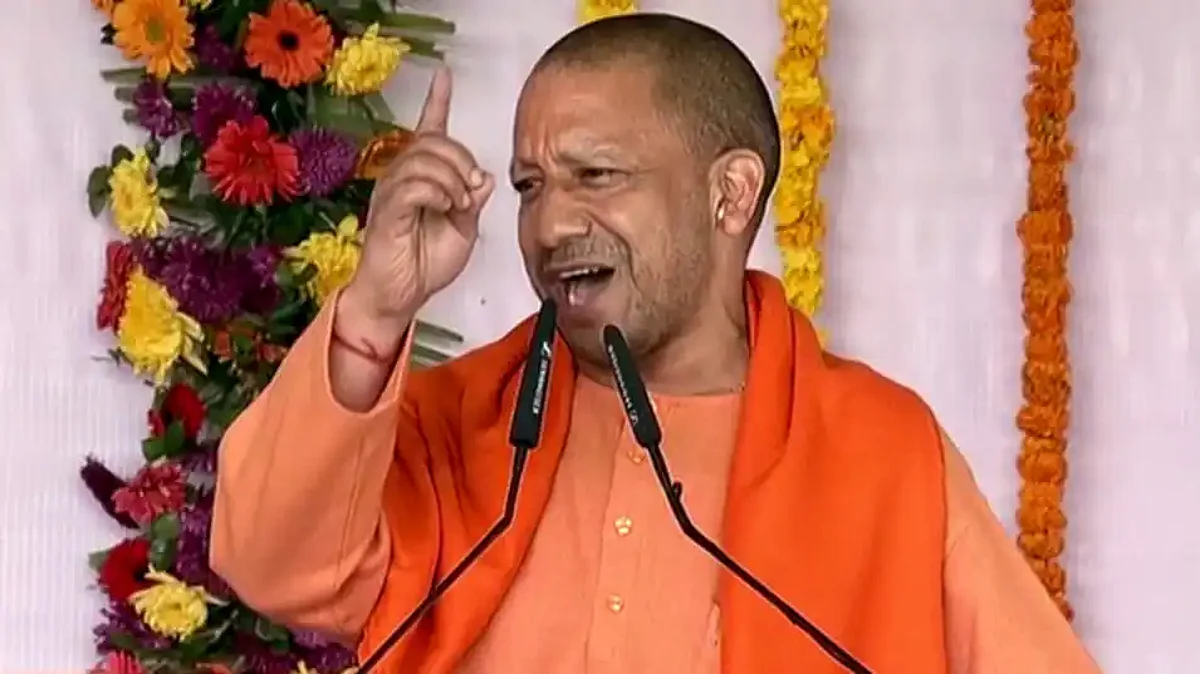 भगवान कृष्ण ने कहा है... योगी मथुरा से लड़ें..! जानिए योगी के चाहने वालों की बात और यूपी में आदित्यनाथ की चुनावी बिसात