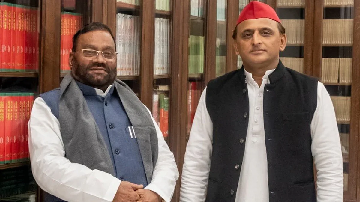 समाजवादी पार्टी के राष्ट्रीय अध्यक्ष अखिलेश यादव ने स्वामीप्रसाद मौर्य का पार्टी में स्वागत किया।