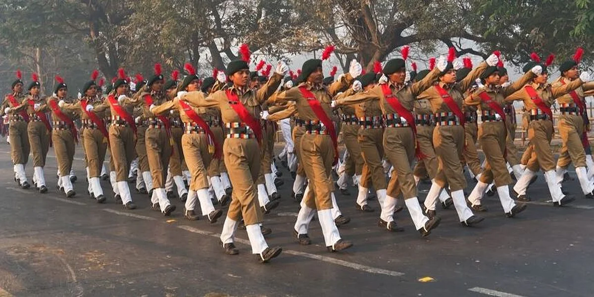 देश की बेटियों को मिली नई सौगात, अब आर्म्ड फोर्सेज में शामिल हो सकेंगी लड़कियां, देश भर में खुलेंगे 100 सैनिक स्कूल