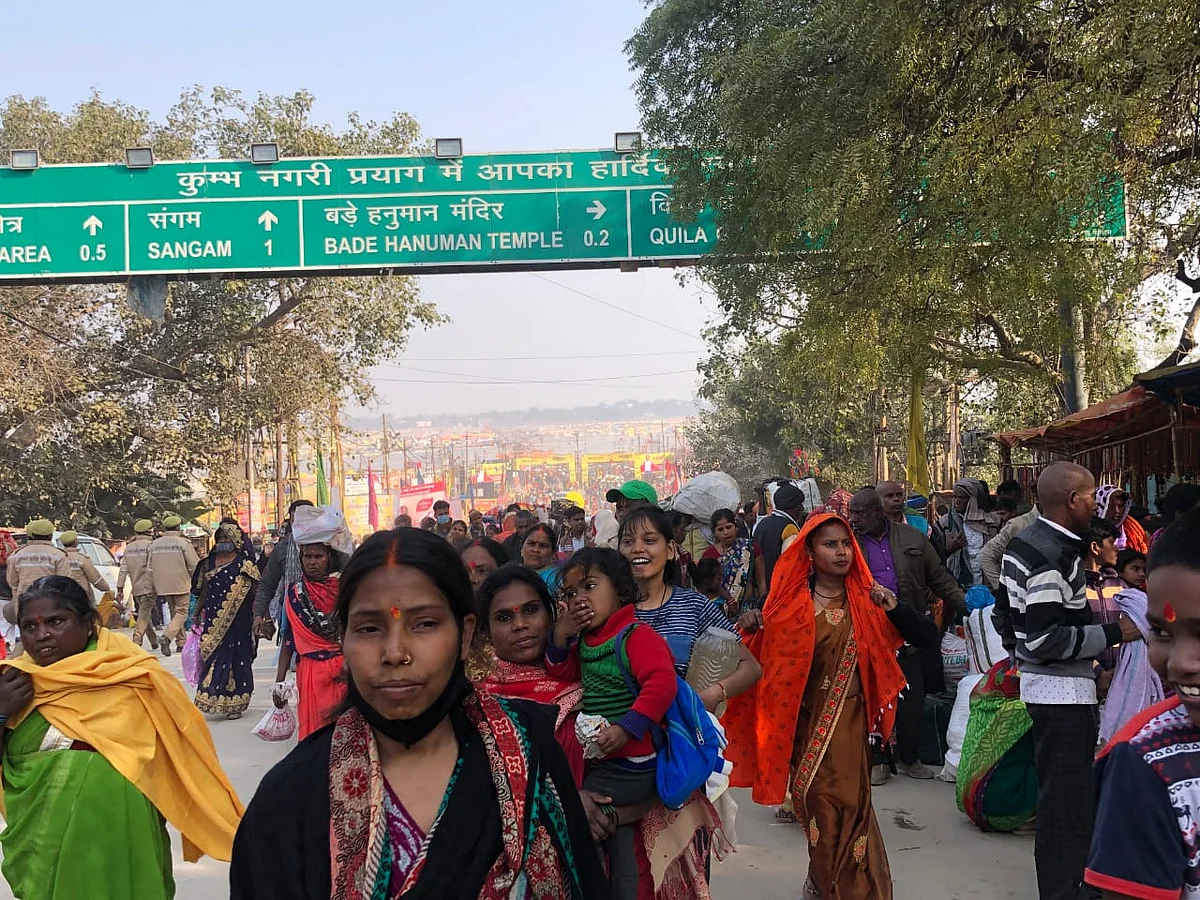 कोविड के खौफ को दरकिनार कर एक करोड़ से ज्यादा श्रद्धालुओं ने संगम में लगाई डुबकी