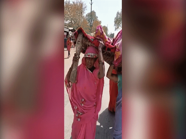 बुजुर्ग मां की मौत के बाद ना एंबुलेंस मिली ना शव वाहन,चार बेटिंयों के कांधों पर निकली अंतिम यात्रा
