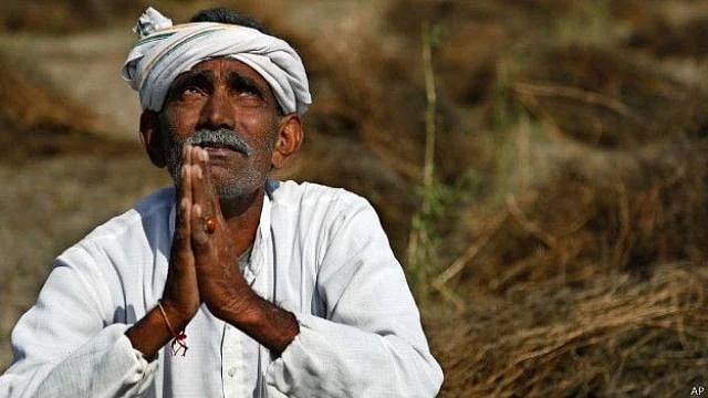 अक्सर साहूकार किसानों को उच्च ब्याज पर ऋण देते हैं। इस समस्या से निजात पाने के लिए सरकार किसानों को बैंक से कर्ज देती है। इसी कड़ी में अब राजस्थान सरकार ने 1 अप्रैल से किसानों को शून्य ब्याज दर पर कर्ज देने का फैसला किया है।
