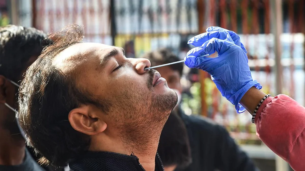 दिल्ली में कोरोना विस्फोट, देश में बढ़ी चिंता