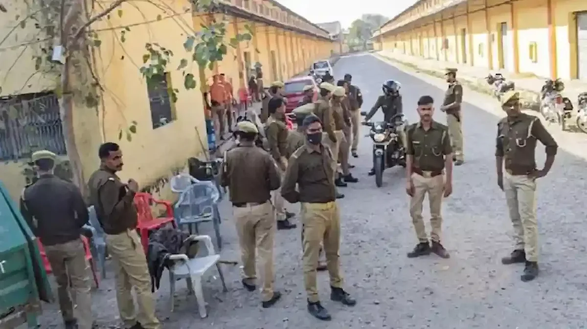 क्या राजस्थान में माहौल बिगड़ने की आशंका !
प्रशासन ने प्रतापगढ़, अलवर और डूंगरपुर जिलों में भी क्यों लगाई धारा 144 ॽ
