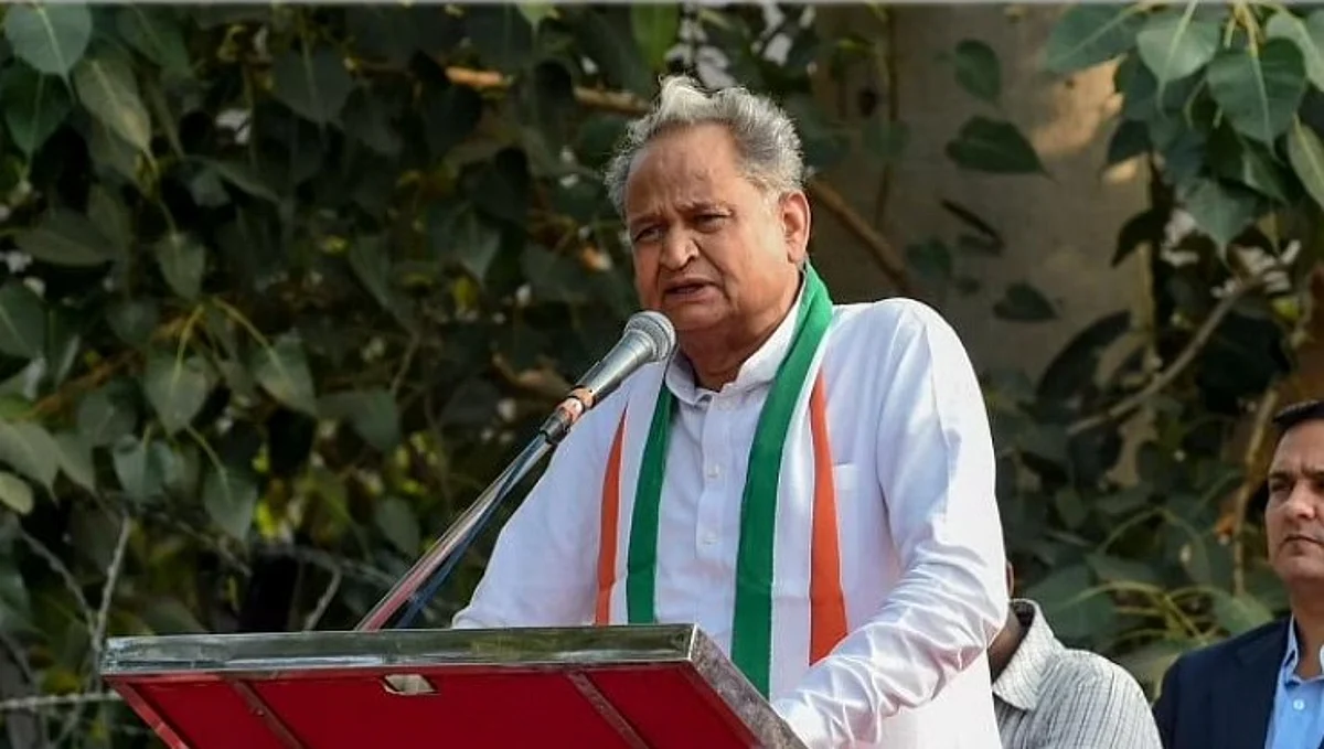 गहलोत बोले- मेरा इस्तीफा तो परमानेंट सोनिया गांधी के पास: कहा- CM बदलने की अफवाह मत फैलाइए..गवर्नेंस के काम पर फर्क पड़ता है