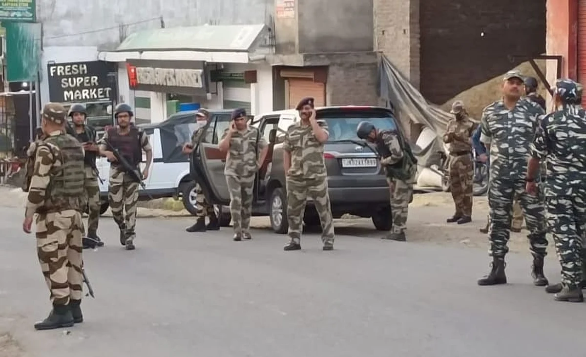 J&K: PM मोदी के दौरे से पहले बड़ा आतंकी हमला, एक ASI की मौत 2 घायल