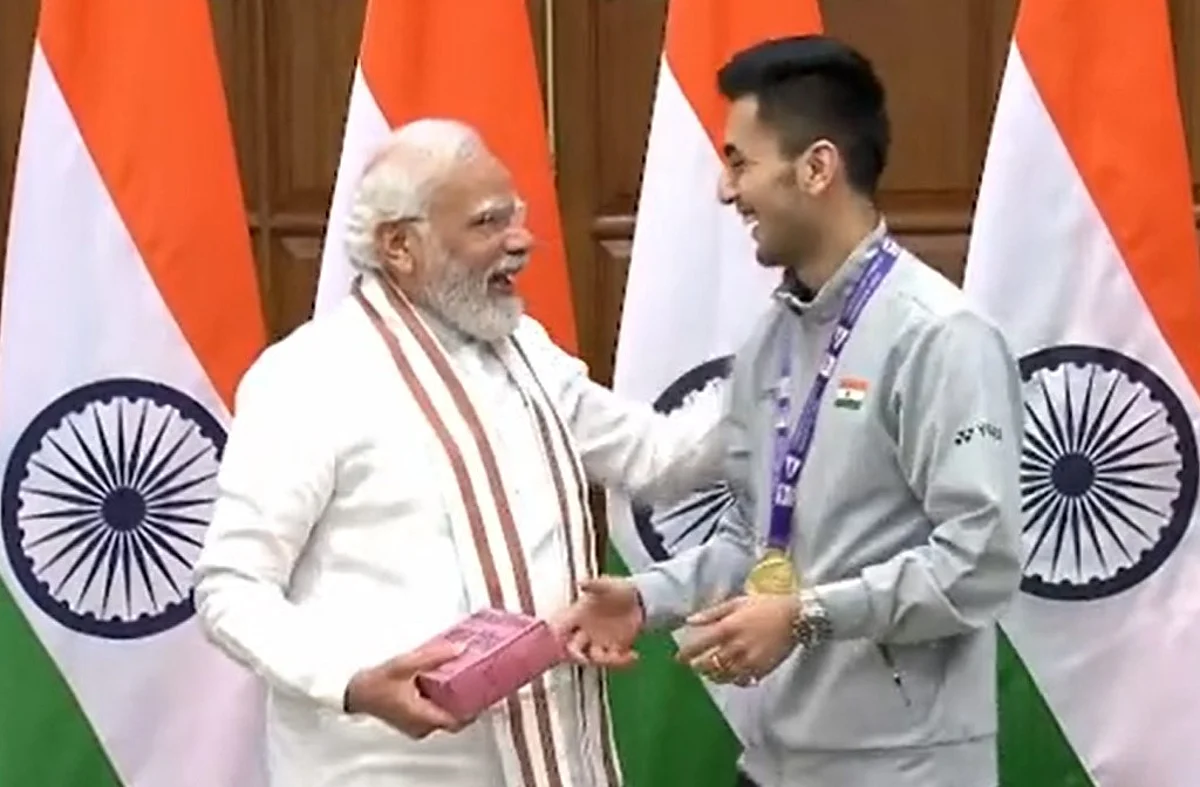 Thomas Cup विजेता लक्ष्य सेन से फेवरेट मिठाई लेकर खुश हो गए PM, तुरंत ले लिया डिब्बा