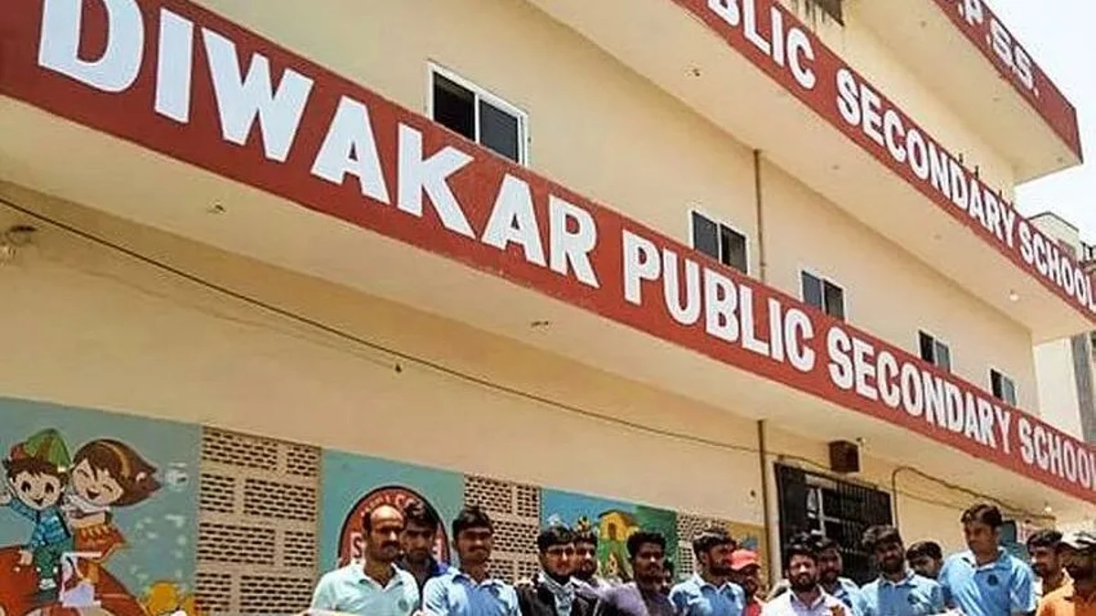 कांस्टेबल परीक्षा पेपर लीक मामले में शिक्षा विभाग का बड़ा एक्शन, स्कूल की मान्यता रद्द