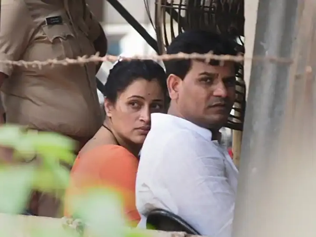 Navneet Rana Bail: राणा दंपती को मिली सशर्त जमानत‚ कोर्ट ने कहा- मामले में कोई प्रेस कॉन्फ्रेंस नहीं करेंगे..