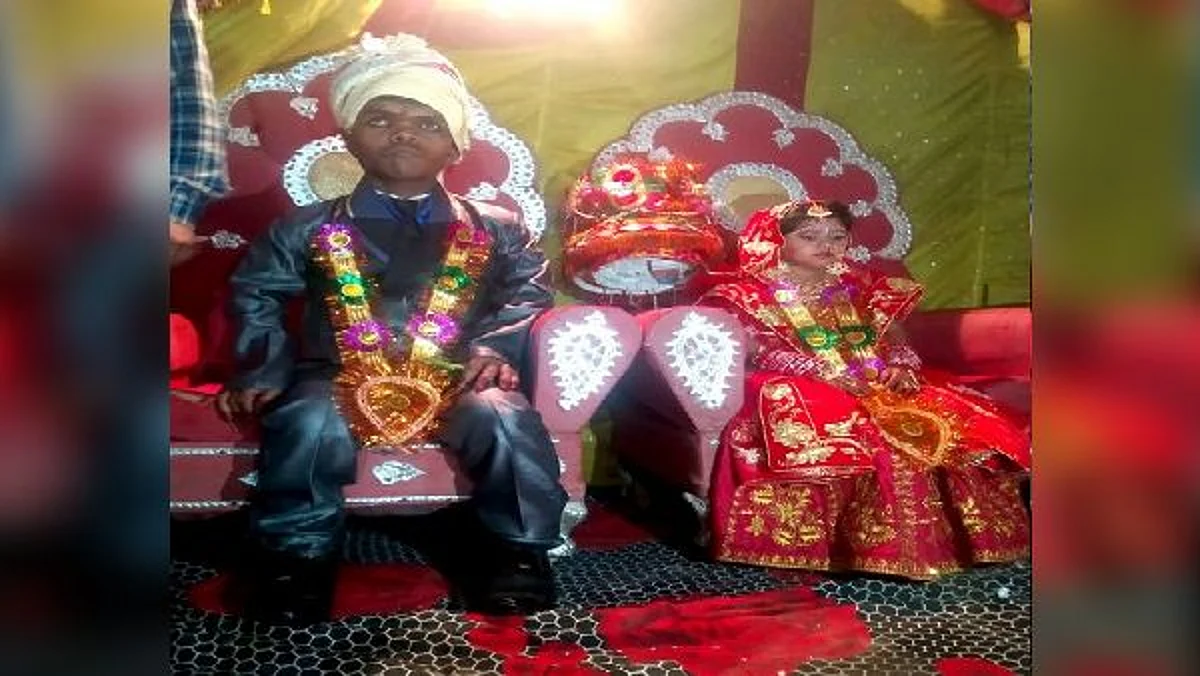 शादी ऐसी कि खुद को रोक नहीं पाए लोग, बिन बुलाएं पहुंचे, जोड़े के साथ सेल्फी लेने की लगी होड़