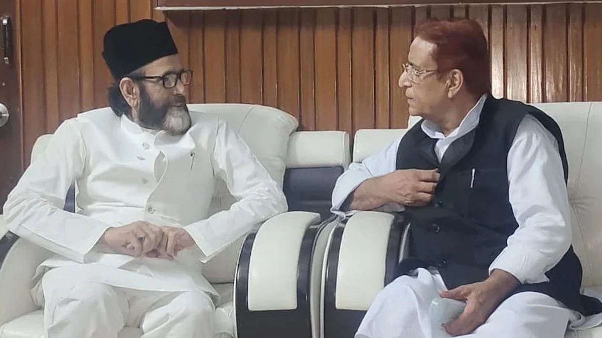 आखिर क्यों अखिलेश की बैठक में शामिल नहीं हुए आजमॽ, सपा से दूरी की ये है वजह