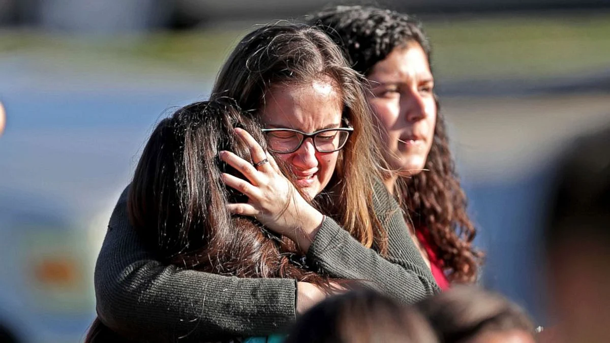 Texas School Shooting: 18 साल के हमलावर ने स्कूल में की अंधाधुंध फायरिंग,19 बच्चों सहित 24 की मौत