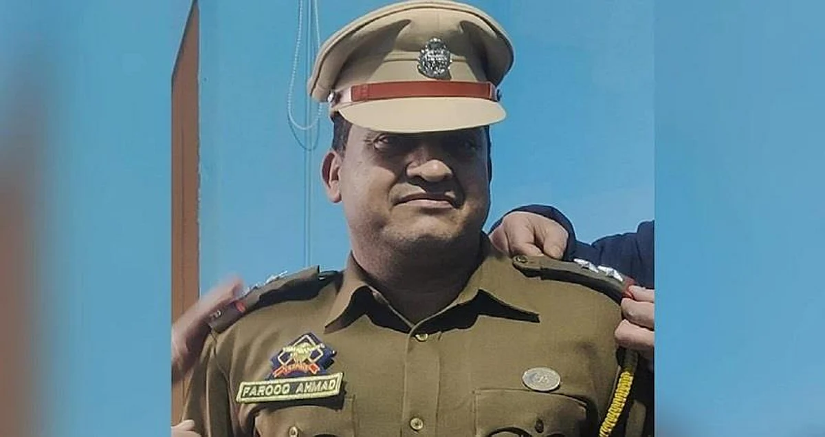 J&K: पुलवामा में आतंकियों ने की सब इंस्पेक्टर की हत्या, टारगेट किलिंग का बढ़ा खौफ