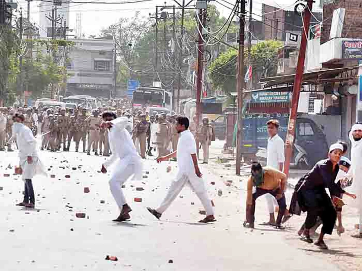 Prayagraj Violence: जानें कौन है प्रयागराज हिंसा का मास्टर माइंड जावेद अहमद, बच्चों की आड़ में बरसाए थे पत्थर