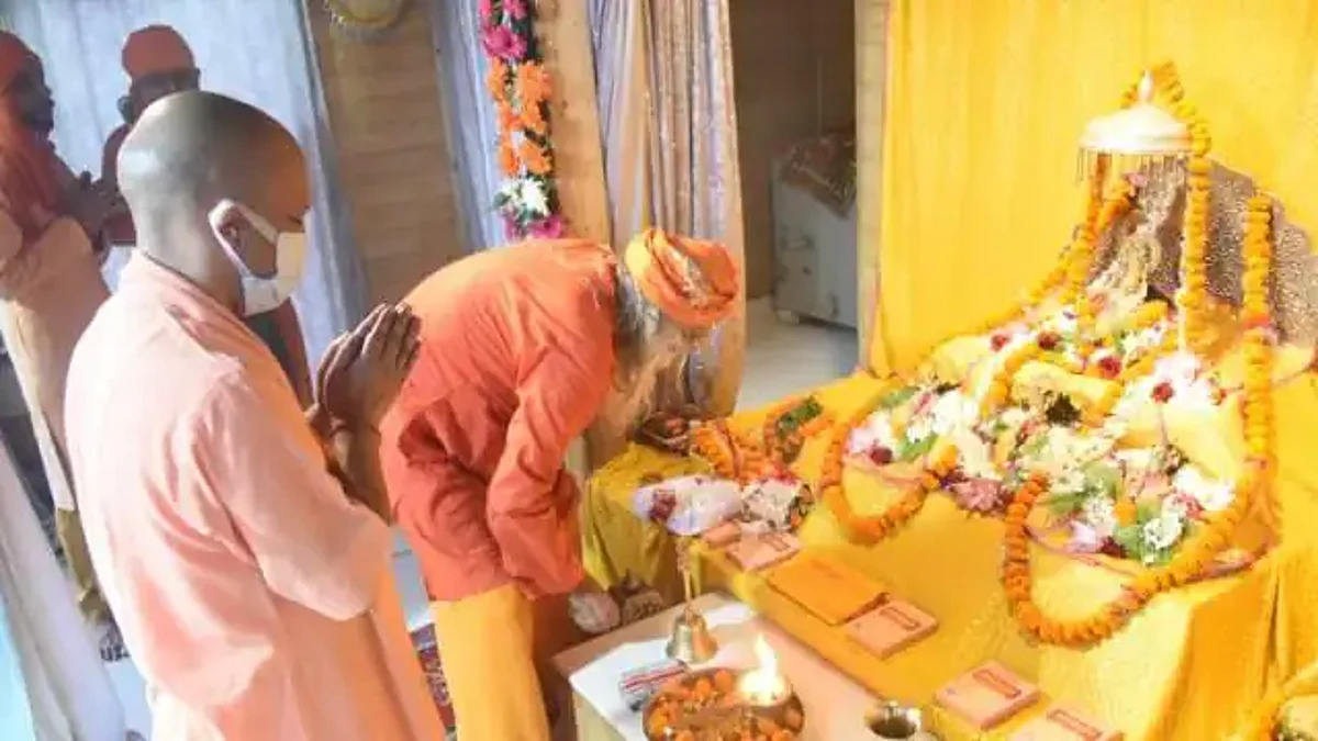 Ayodhya: CM योगी ने रखी मंदिर की आधारशिला, कहा- 3 पीढ़ियों का संघर्ष आज सफल हुआ