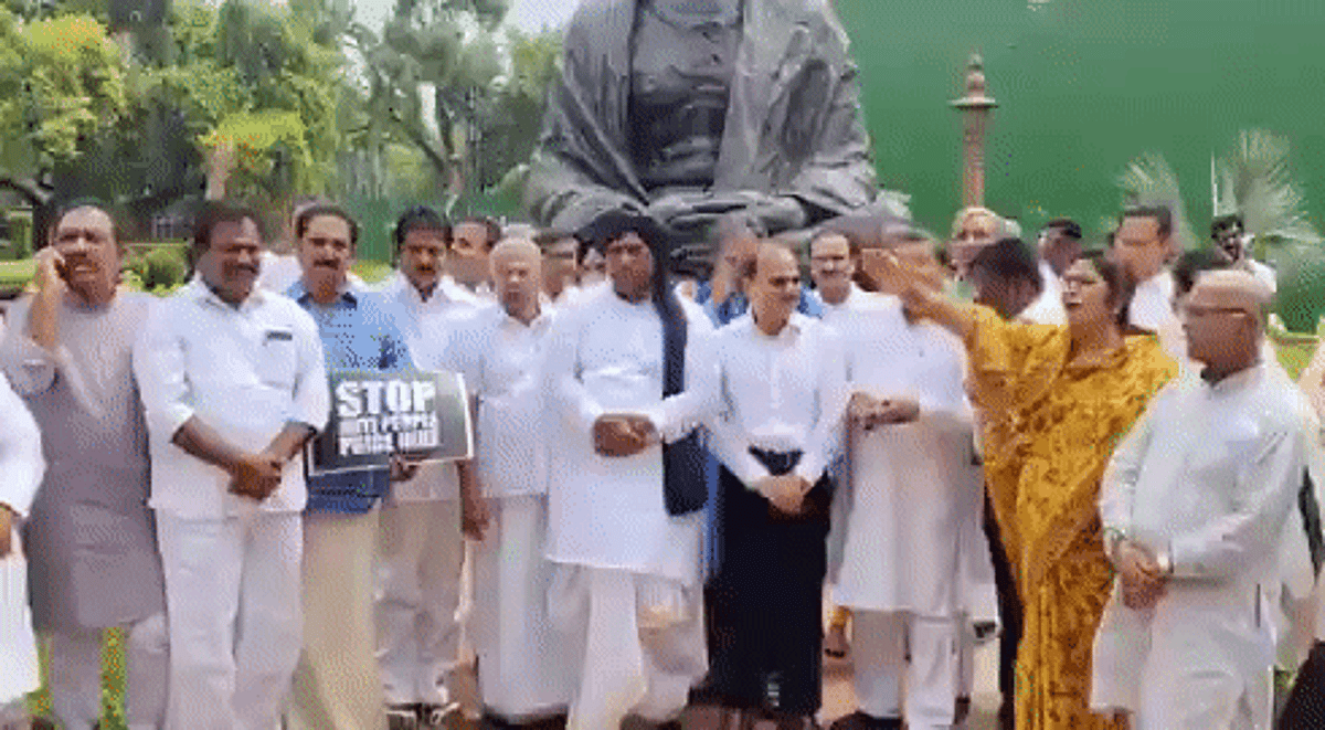 National Herald Case: सोनिया गांधी से आज फिर पूछताछ शुरु, संसद भवन में गांधी प्रतिमा के सामने प्रदर्शन