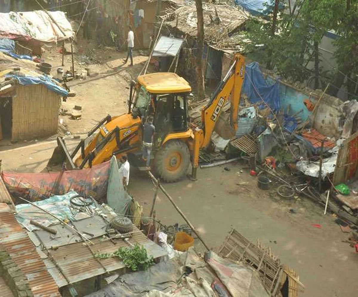 पटना में अतिक्रमण हटाने के दौरान पुलिस पर हमला, SP सहित कई घायल