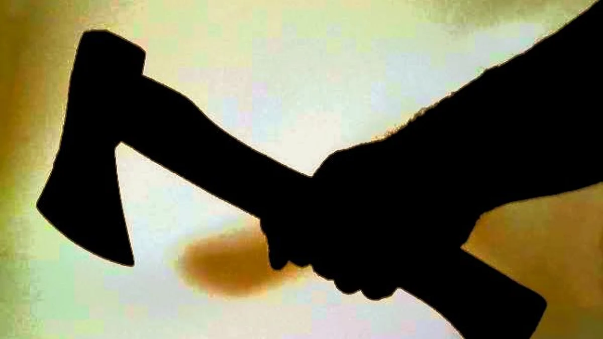 बेटे ने मां-बाप पर किया कुल्हाड़ी से वार, मां की मौत