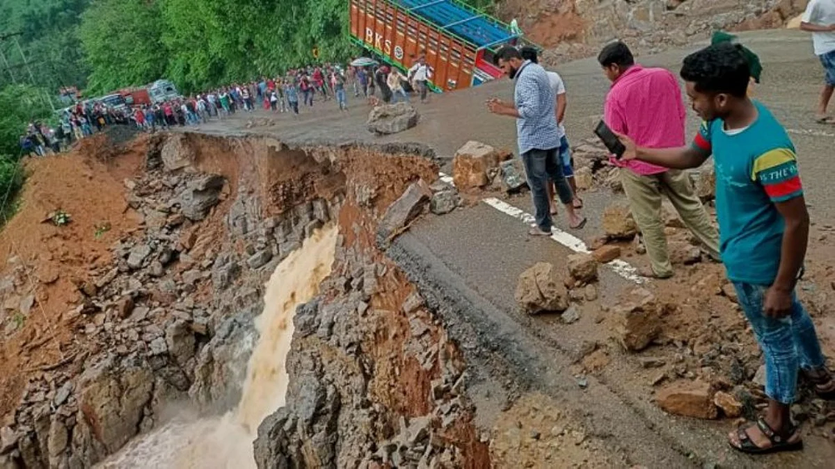 मणिपुर में भूस्खलन से 24 की मौत, 38 लापता