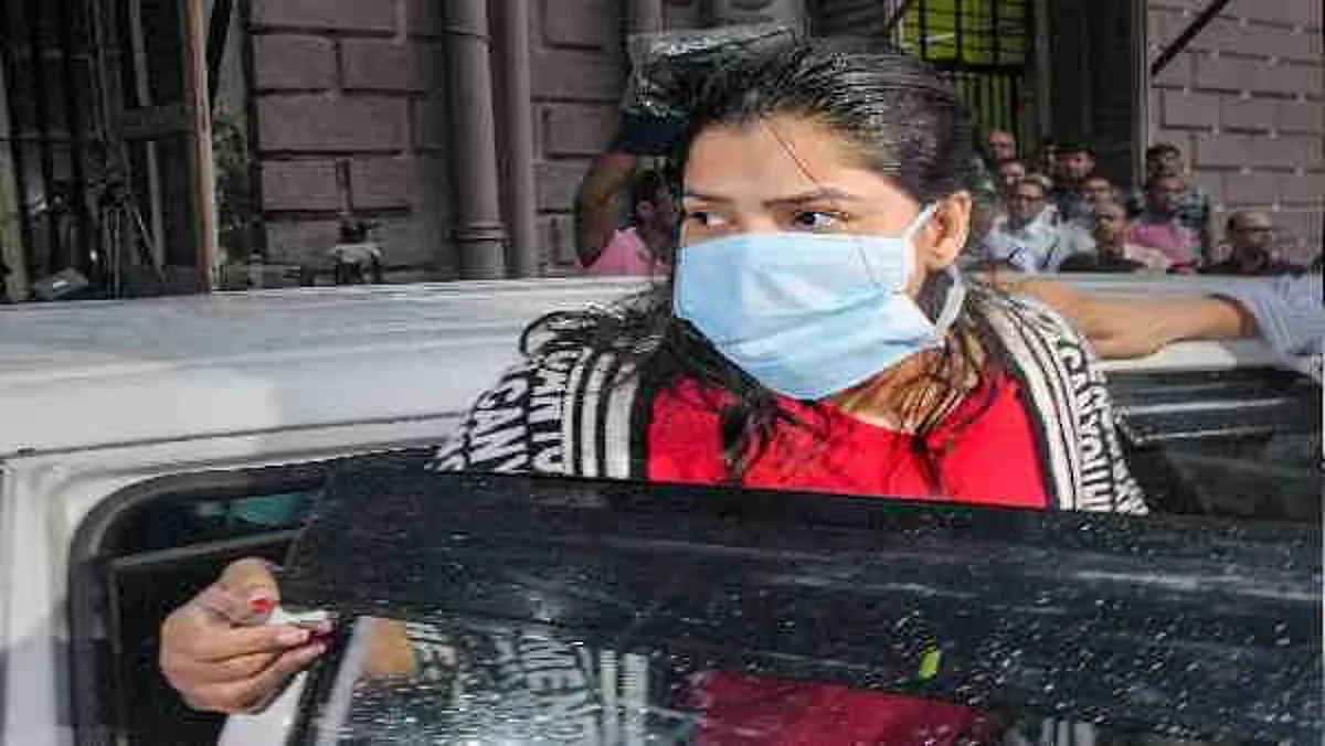 शिक्षक भर्ती घोटाला: अर्पिता की और बढ़ीं मुश्किलें, 40 पन्ने की काली डायरी से खुलेंगे कई राज, बंगाल में ED की 6 जगहों पर छापेमारी