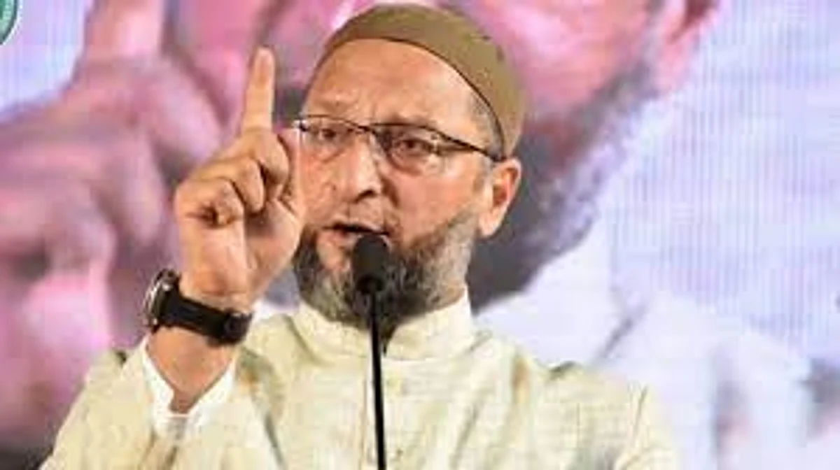 Asaduddin Owaisi: कांवड़ियों पर पुष्प वर्षा से भी ओवैसी को दिक्कत, बोले- 'उन पर फूल, हम पर बुलडोजर'