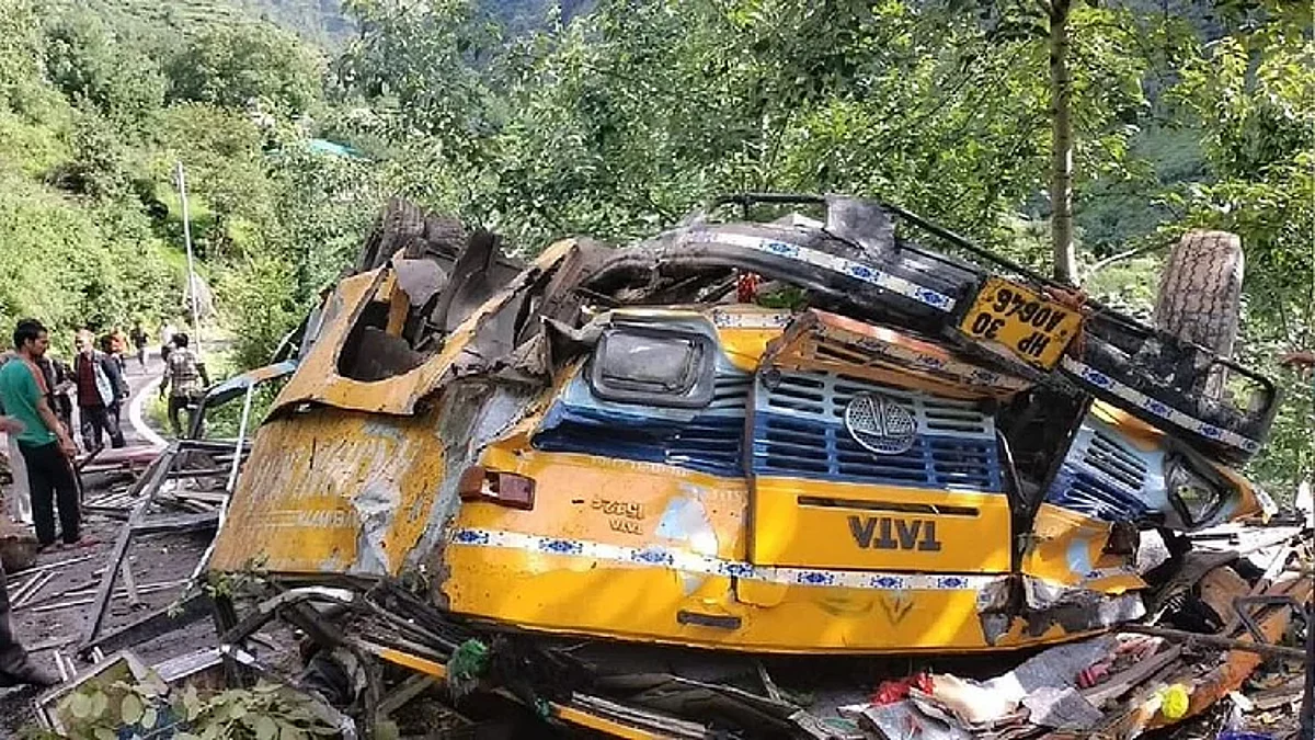 हिमाचल के कुल्लू में बस हादसा, बच्चों समेत 16 लोगों की मौत, बढ़ सकता है आकंड़ा