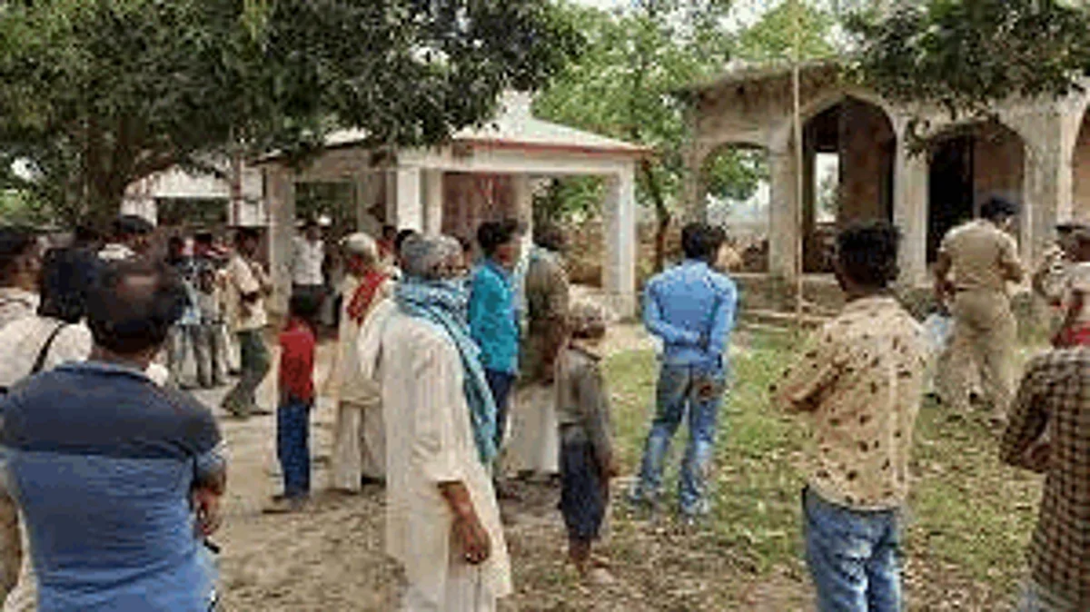Bihar Crime News: बेतिया में पुजारी का सिर कटा शव मिलने से सनसनी, लोगों में आक्रोश