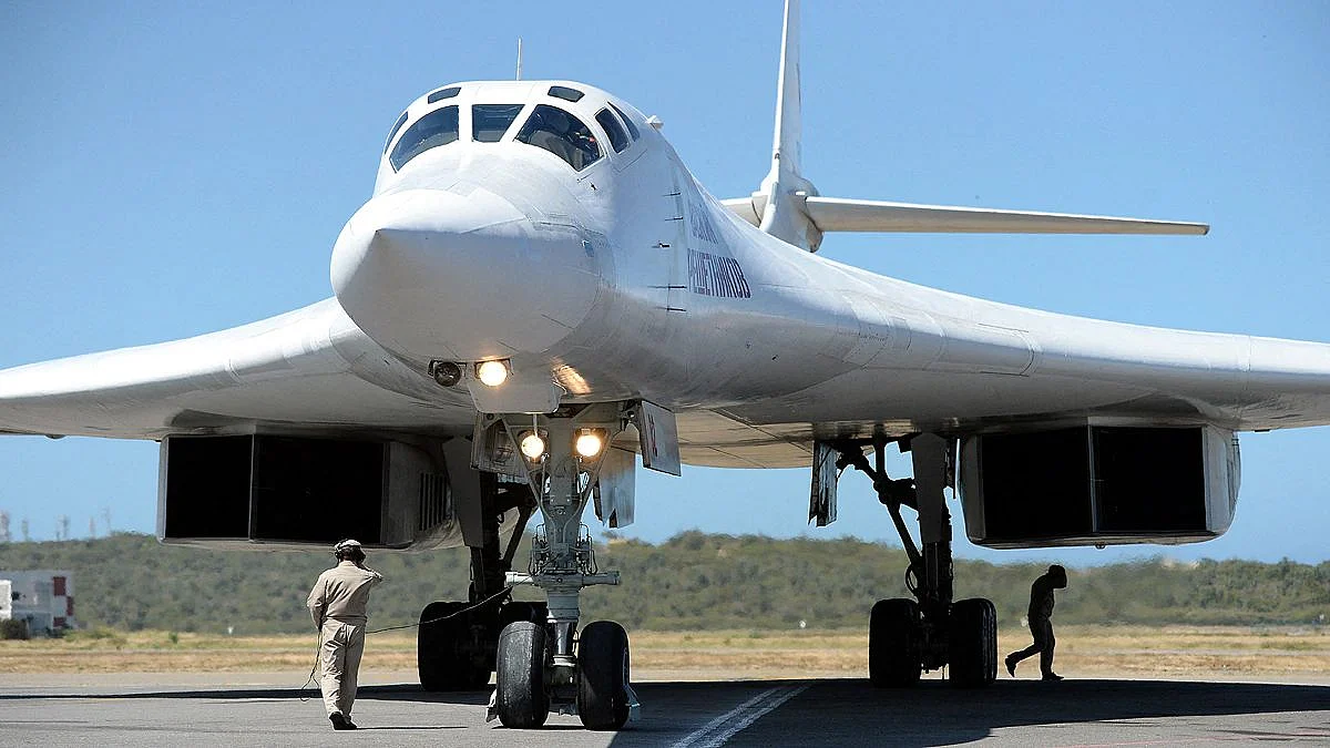 Bomber Aircraft: भारत को रूस से मिल सकता है टीयू-160 ब्लैक जैक बमवर्षक, जानें इसकी खासियत