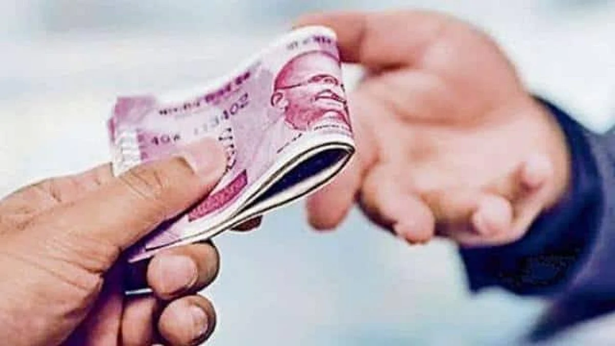 1 अगस्त से बदले कई नियम: कमर्शियल सिलेंडर सस्ता, आयकर रिटर्न पर देना होगा जुर्माना, किसान सम्मान निधि के लिए KYC जरूरी